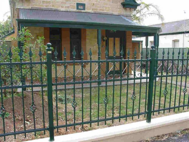 Fence (ခြံစည်းရိုး)
