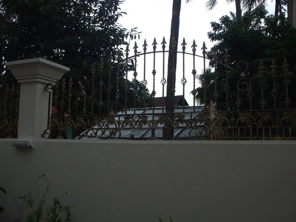 Fence (ခြံစည်းရိုး)