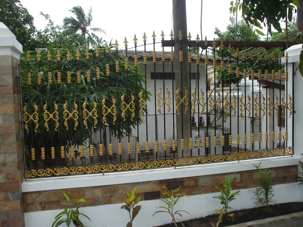 Fence (ခြံစည်းရိုး)