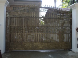 ဝန်းတံခါး
